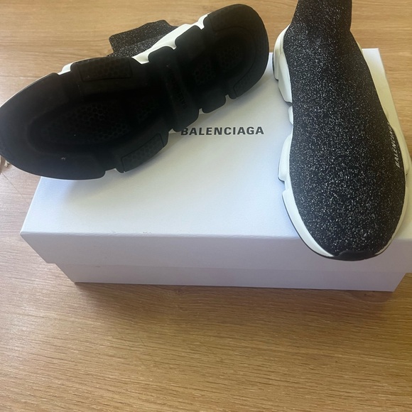 BALENCIAGA
Knit Metal Womens Speed Sneakers 12Black silver in box dust bag EUC - Picture 6 of 12